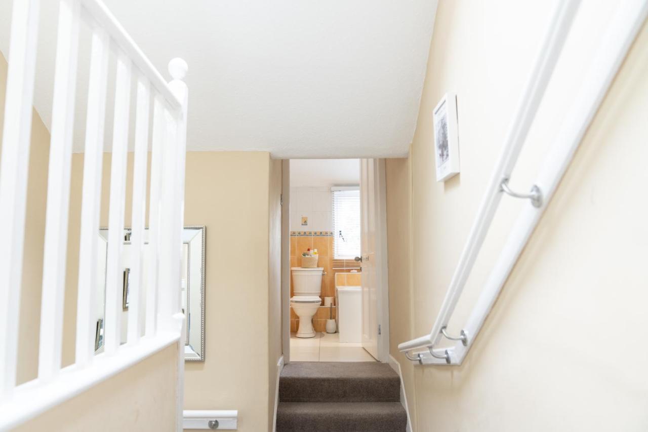 4 Private Bedroom House With 3 Parking Spaces Free Perth Esterno foto