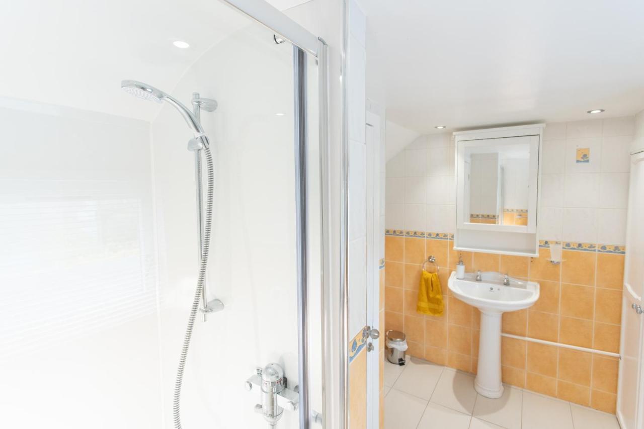 4 Private Bedroom House With 3 Parking Spaces Free Perth Esterno foto
