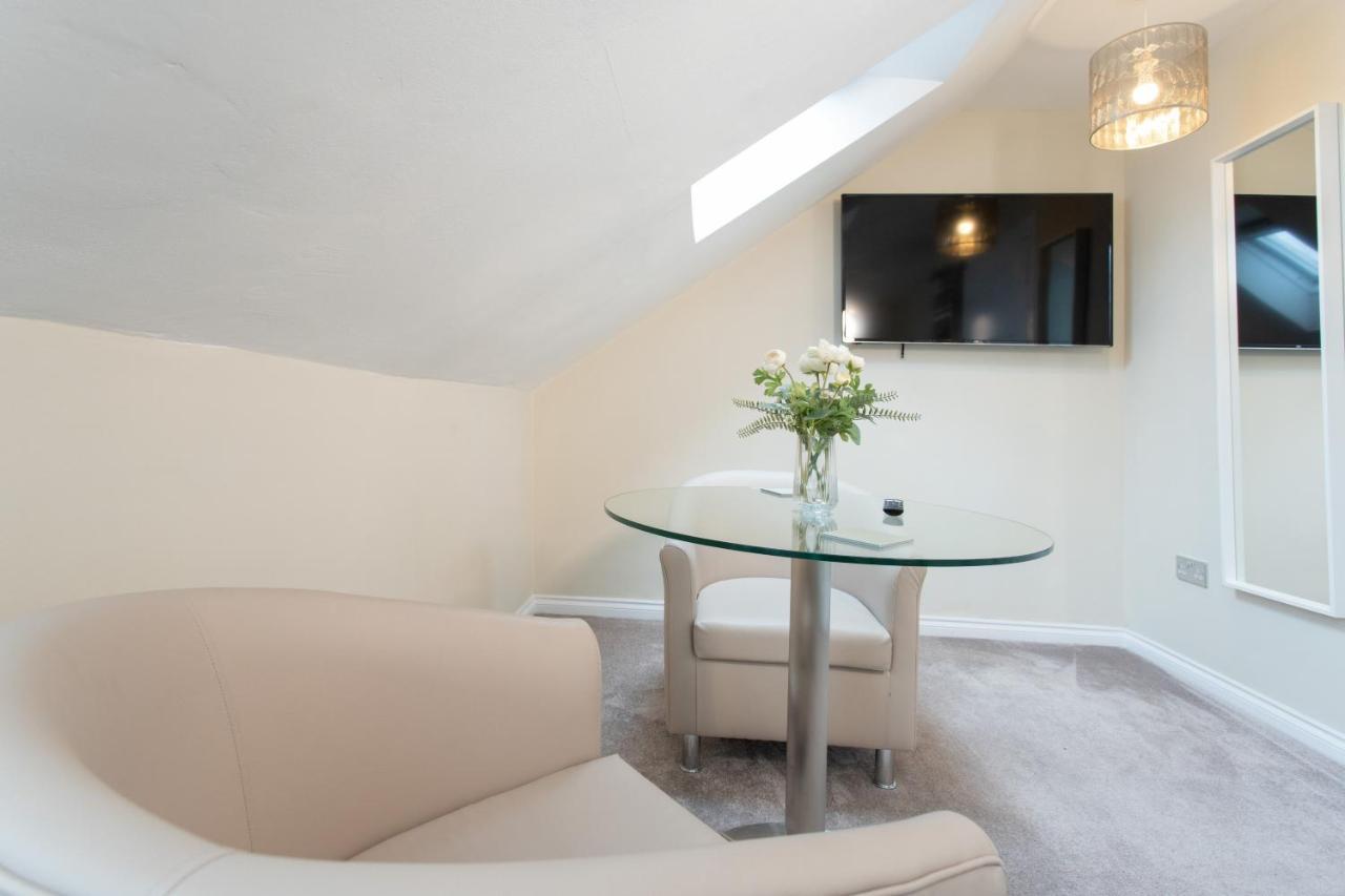 4 Private Bedroom House With 3 Parking Spaces Free Perth Esterno foto