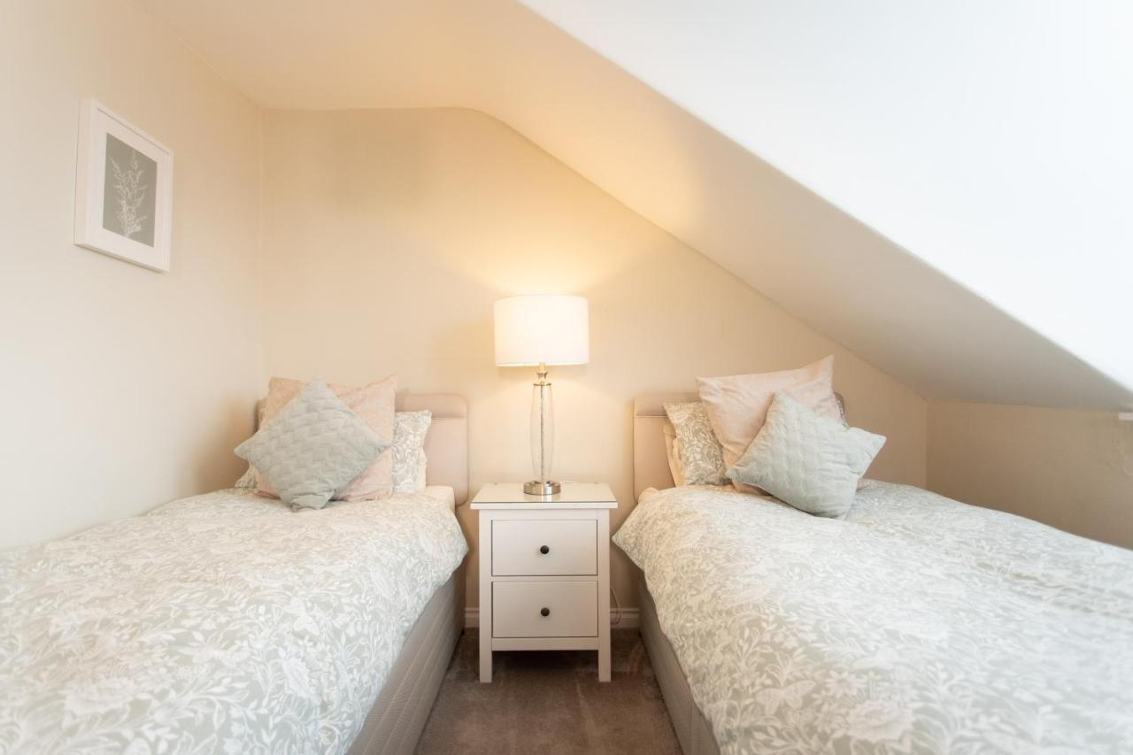 4 Private Bedroom House With 3 Parking Spaces Free Perth Esterno foto