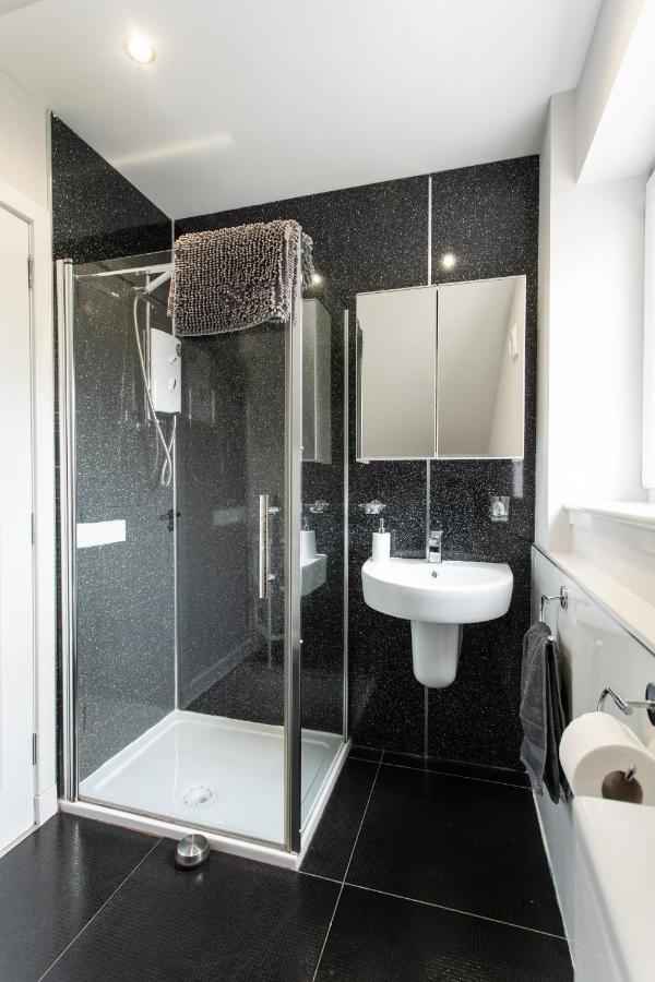 4 Private Bedroom House With 3 Parking Spaces Free Perth Esterno foto